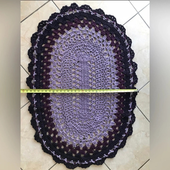 Handmade crochet rug. - Picture 3 of 6